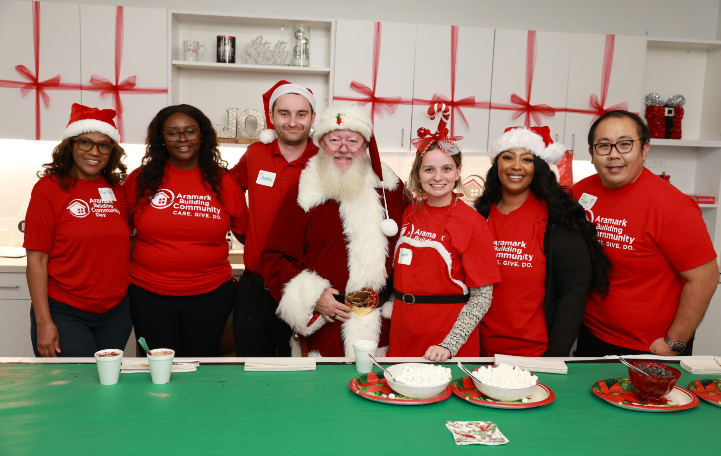 Aramark Employees Give Back to Make the Holidays a Little Brighter